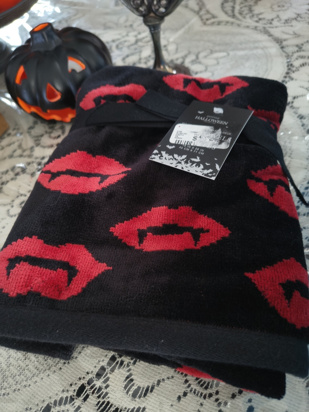 Halloween Vampire Lips Fangs Kitchen Bathroom Hand Towel Decor Goth Witchy
